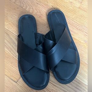 Universal Thread black women’s sandals 8.5